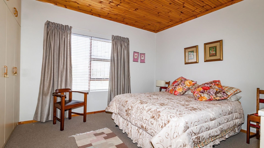 4 Bedroom Property for Sale in Perlemoenbaai Western Cape